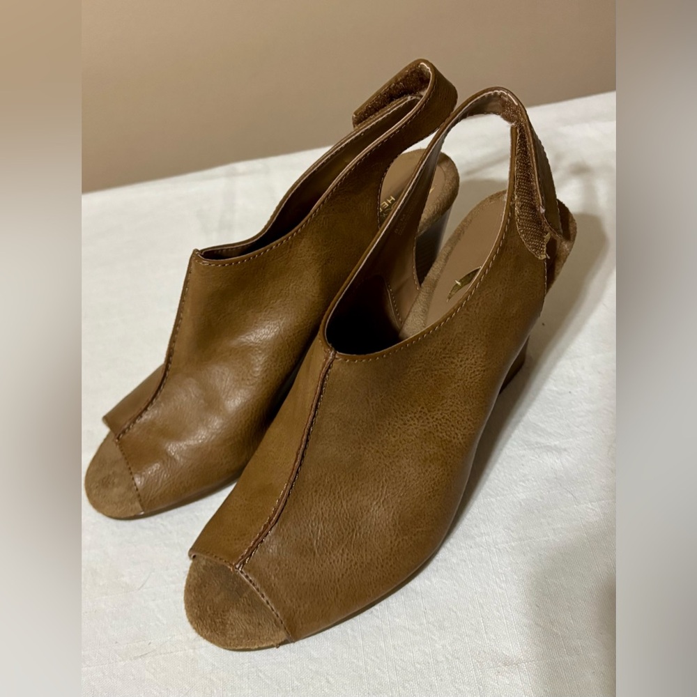 AEROSOLES Tan Leather Mules